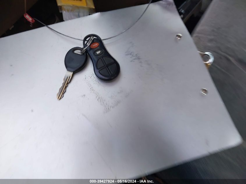 2002 Dodge Grand Caravan Es VIN: 2B4GP54L82R581121 Lot: 39427924