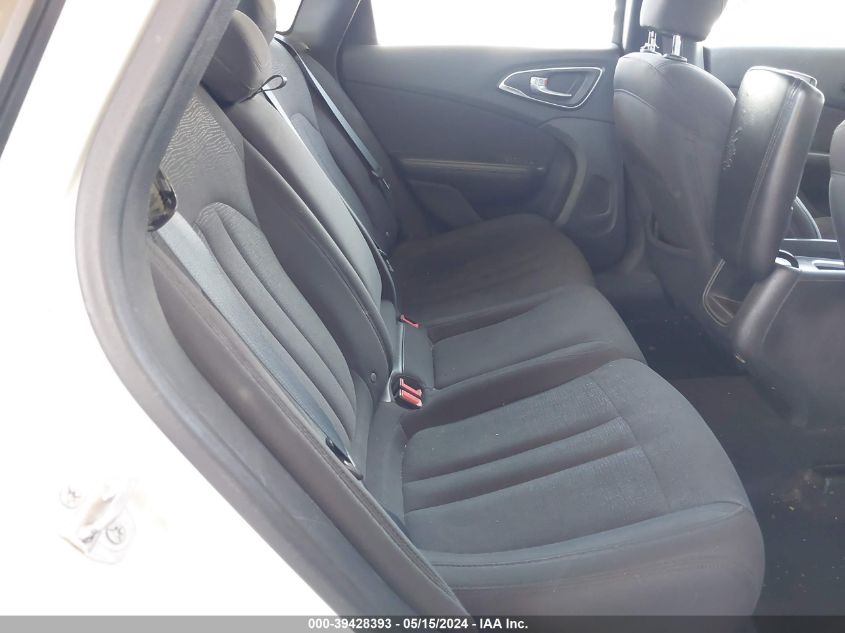 2015 Chrysler 200 Limited VIN: 1C3CCCAB4FN670835 Lot: 39428393