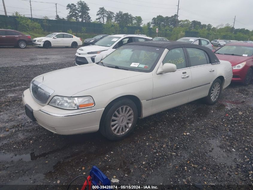 2005 Lincoln Town Car Signature Limited VIN: 1LNHM82W45Y649344 Lot: 39428874