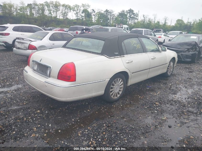 2005 Lincoln Town Car Signature Limited VIN: 1LNHM82W45Y649344 Lot: 39428874