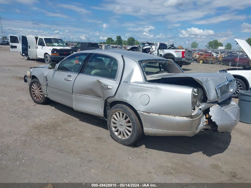 2005 Lincoln Town Car Signature VIN: 1LNHM81W55Y626544 Lot: 39428910