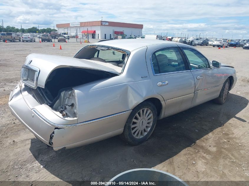 2005 Lincoln Town Car Signature VIN: 1LNHM81W55Y626544 Lot: 39428910