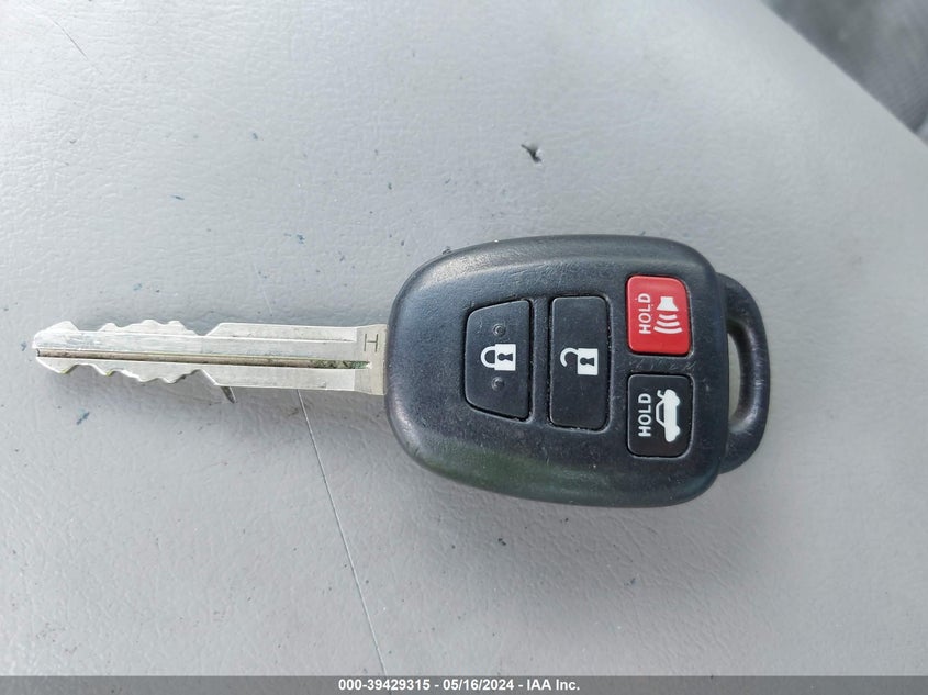 2016 Toyota Camry Le VIN: 4T1BF1FK6GU212390 Lot: 39429315