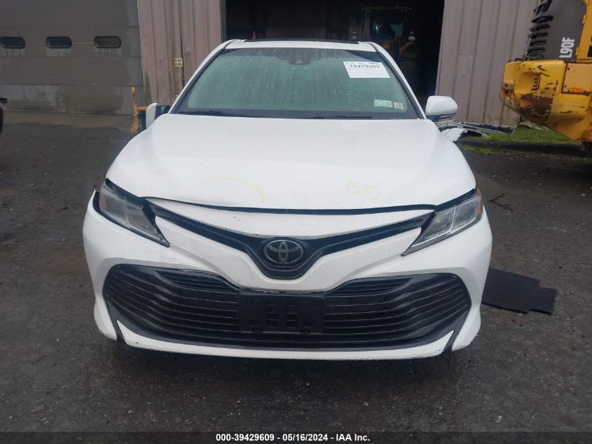 2018 Toyota Camry Le VIN: 4T1B11HK1JU064975 Lot: 39429609