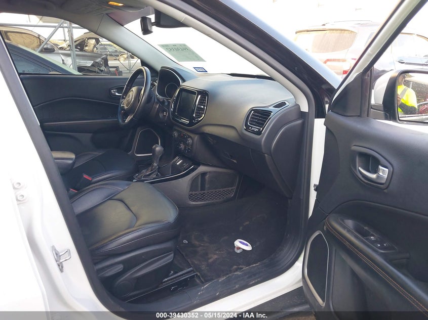 VIN 3C4NJCCB1LT211135 2020 JEEP COMPASS LIMITED