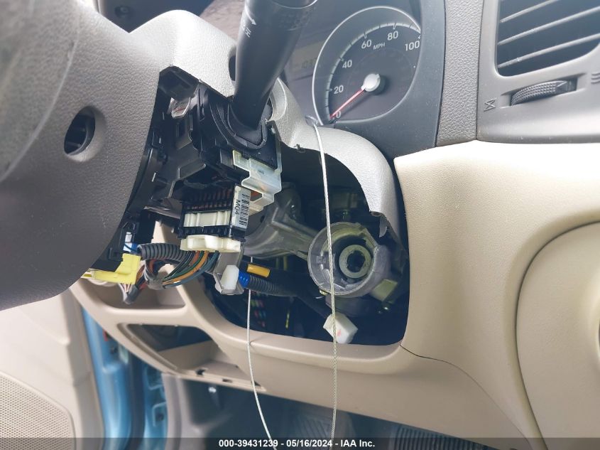 2010 Hyundai Accent Gls VIN: KMHCN4AC1AU487830 Lot: 39431239