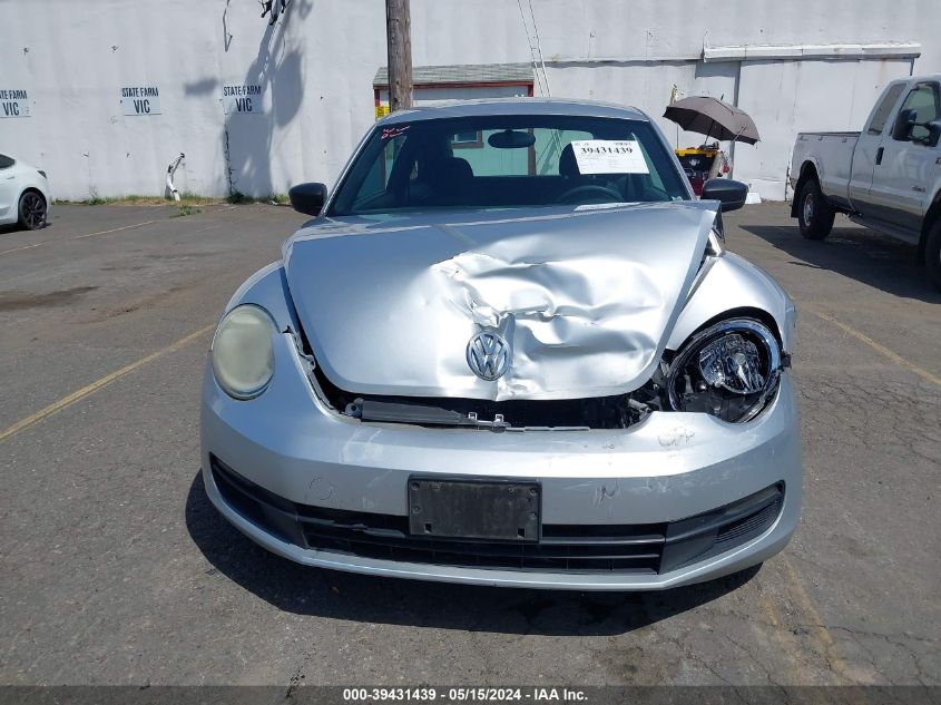 2013 Volkswagen Beetle 2.5L Entry VIN: 3VWFP7ATXDM661008 Lot: 39431439