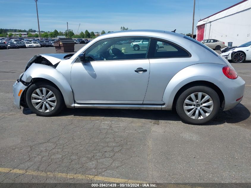 2013 Volkswagen Beetle 2.5L Entry VIN: 3VWFP7ATXDM661008 Lot: 39431439