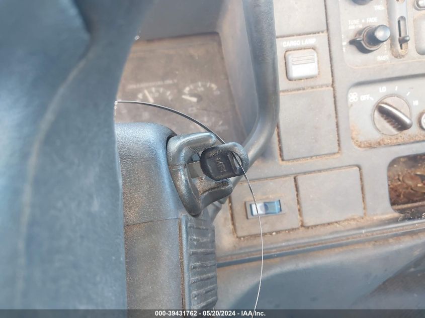 2000 Chevrolet C2500 VIN: 1GCGC24R8YR187604 Lot: 39431762