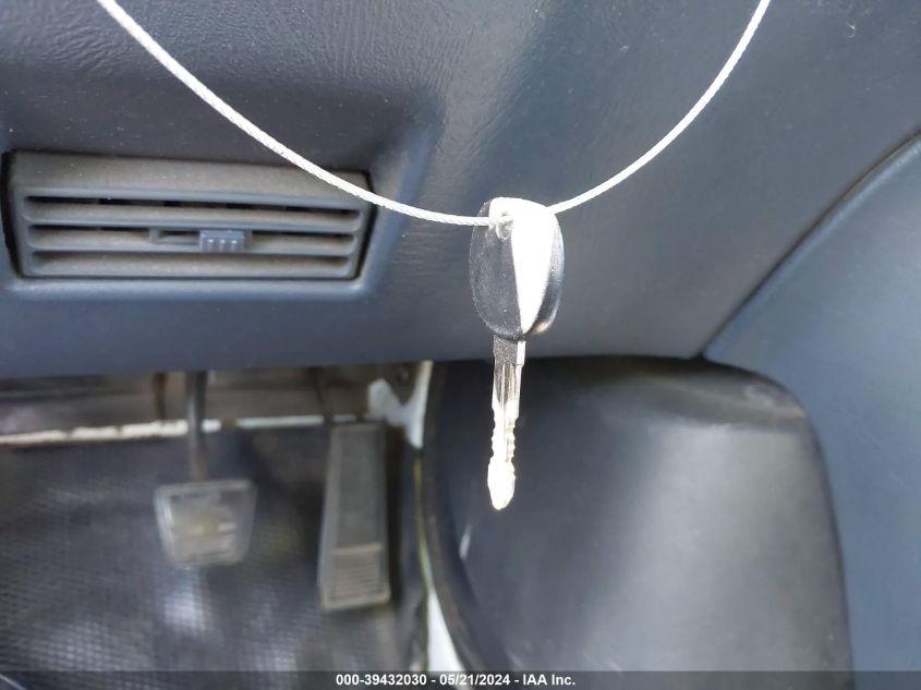 2000 Chevrolet Astro VIN: 1GCDM19WXYB169865 Lot: 39432030