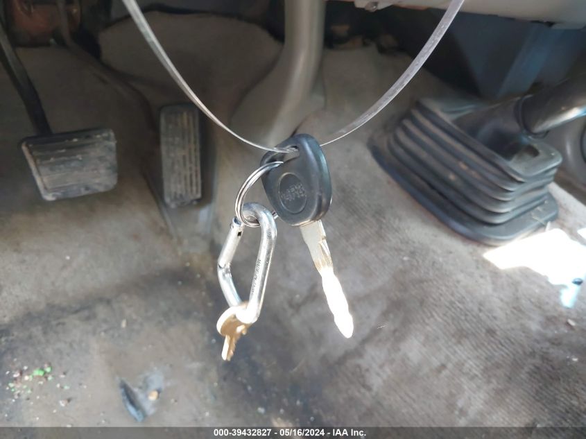 2000 Chevrolet Silverado 1500 Ls VIN: 1GCEC19V7YZ270318 Lot: 39432827