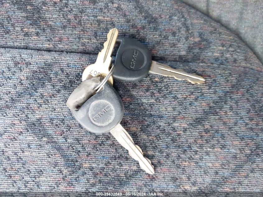 2001 GMC Sonoma VIN: 1GTCS19W718200025 Lot: 39432849