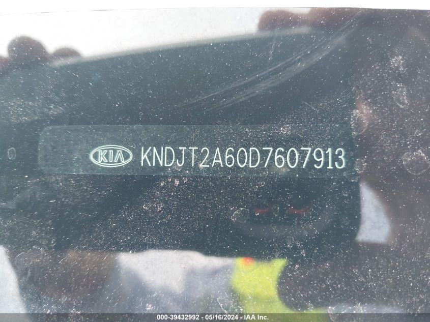 2013 Kia Soul + VIN: KNDJT2A60D7607913 Lot: 39432992