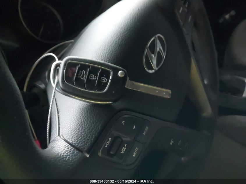 2017 Hyundai Santa Fe Sport 2.4L VIN: 5XYZT3LB8HG392258 Lot: 39433132