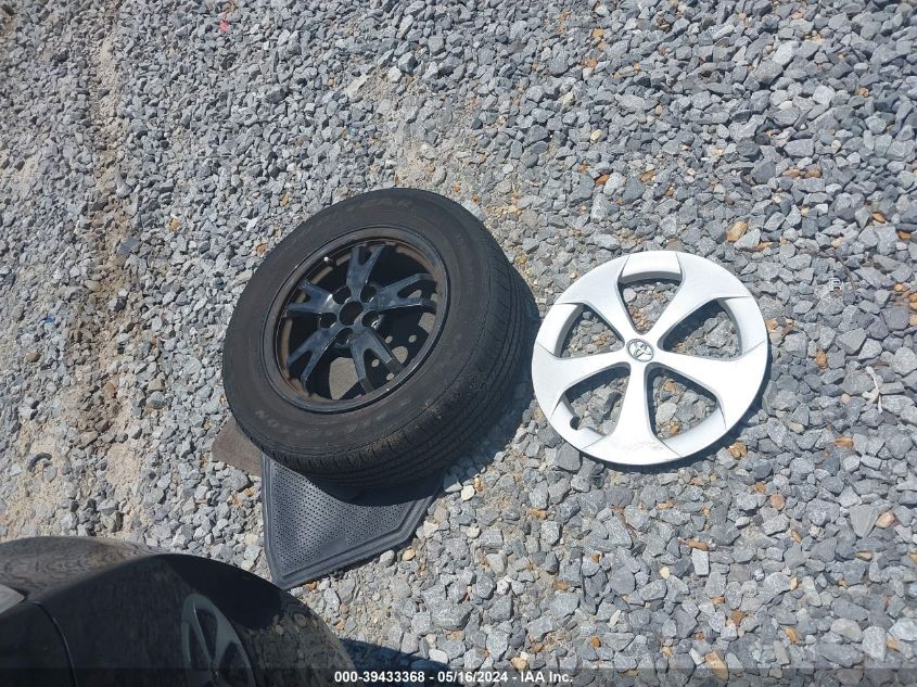 2014 Toyota Prius Two VIN: JTDKN3DU8E1753138 Lot: 39433368