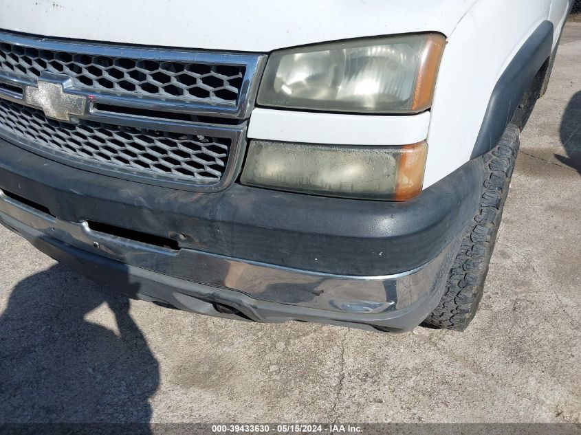 2005 Chevrolet Silverado 2500Hd Work Truck VIN: 1GCHC24U05E317726 Lot: 39433630