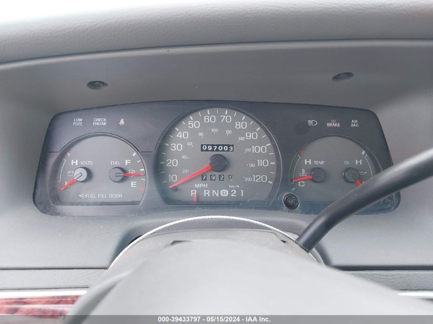 2000 Mercury Grand Marquis Gs VIN: 2MEFM74W2YX702581 Lot: 39433797