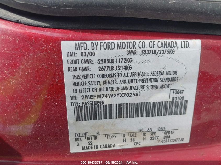 2000 Mercury Grand Marquis Gs VIN: 2MEFM74W2YX702581 Lot: 39433797