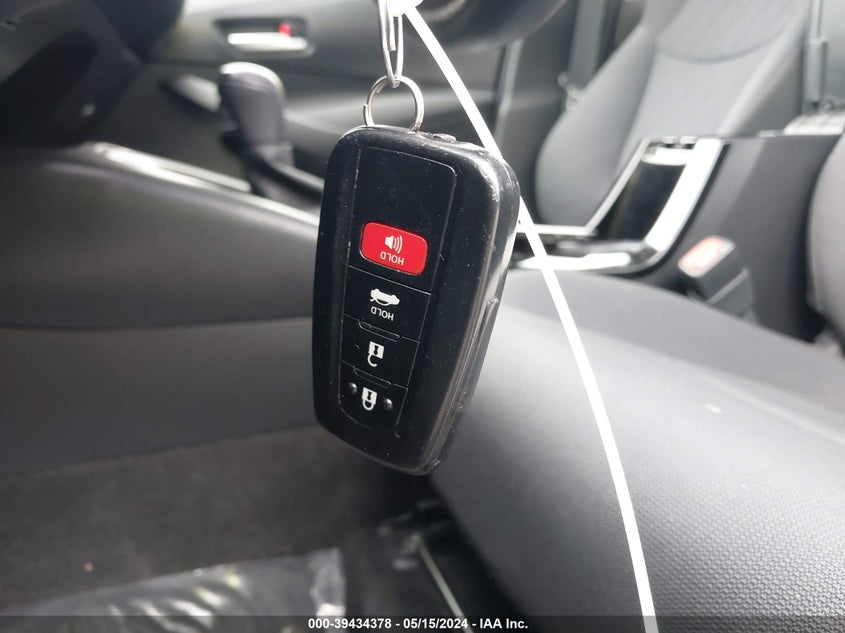 2021 TOYOTA COROLLA LE - JTDEAMDE0MJ027330