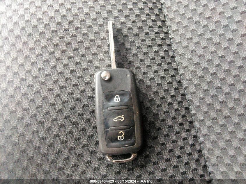 2013 Volkswagen Jetta 2.0L S VIN: 3VW2K7AJ4DM394279 Lot: 39434429