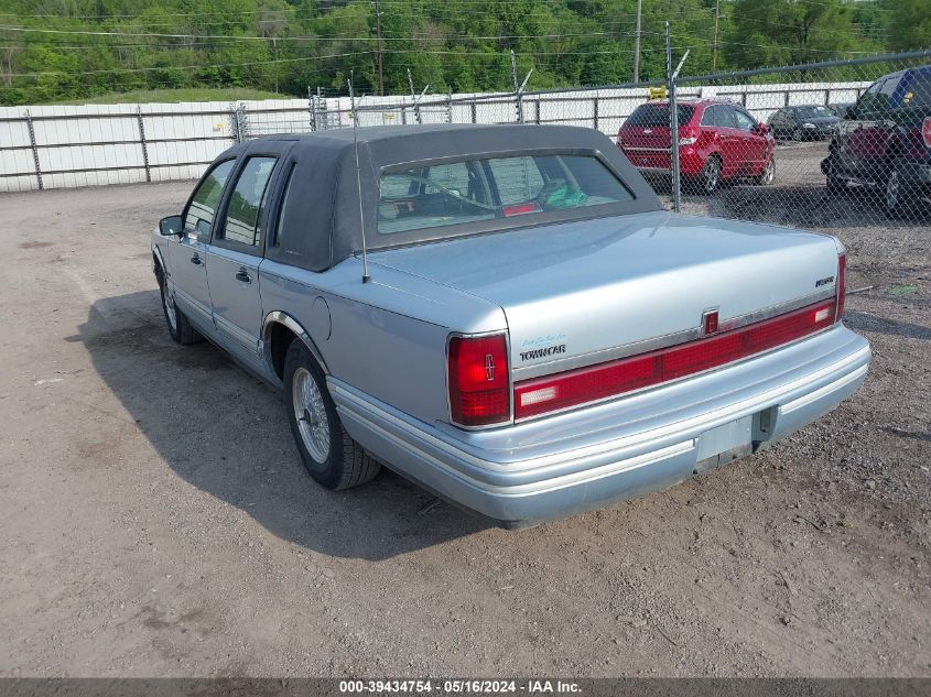 1LNLM81W3PY664657 1993 Lincoln Town Car Executive