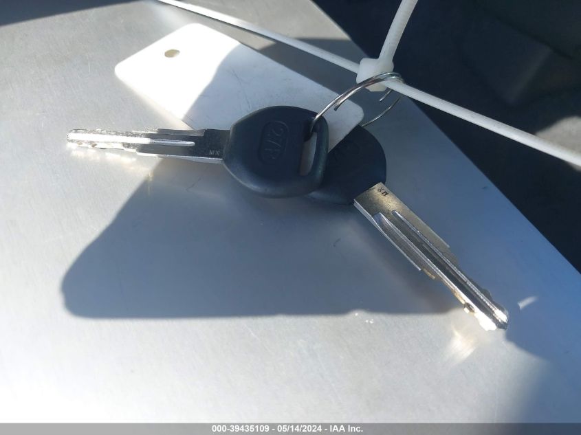 1998 Honda Cr-V Lx VIN: JHLRD2843WC010451 Lot: 39435109