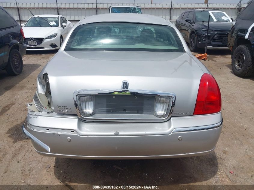 2003 Lincoln Town Car Cartier VIN: 1LNHM83W83Y635894 Lot: 39435162