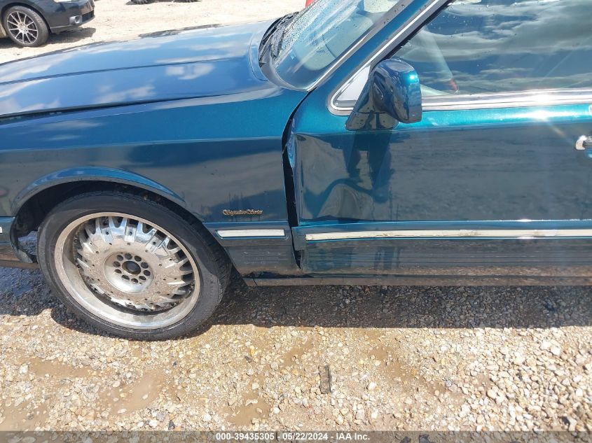 1997 Lincoln Town Car Signature VIN: 1LNLM82W9VY733850 Lot: 39435305