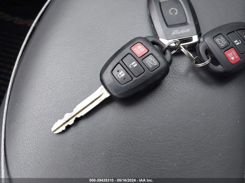 2017 Toyota Rav4 Xle VIN: 2T3RFREV2HW647084 Lot: 39435310