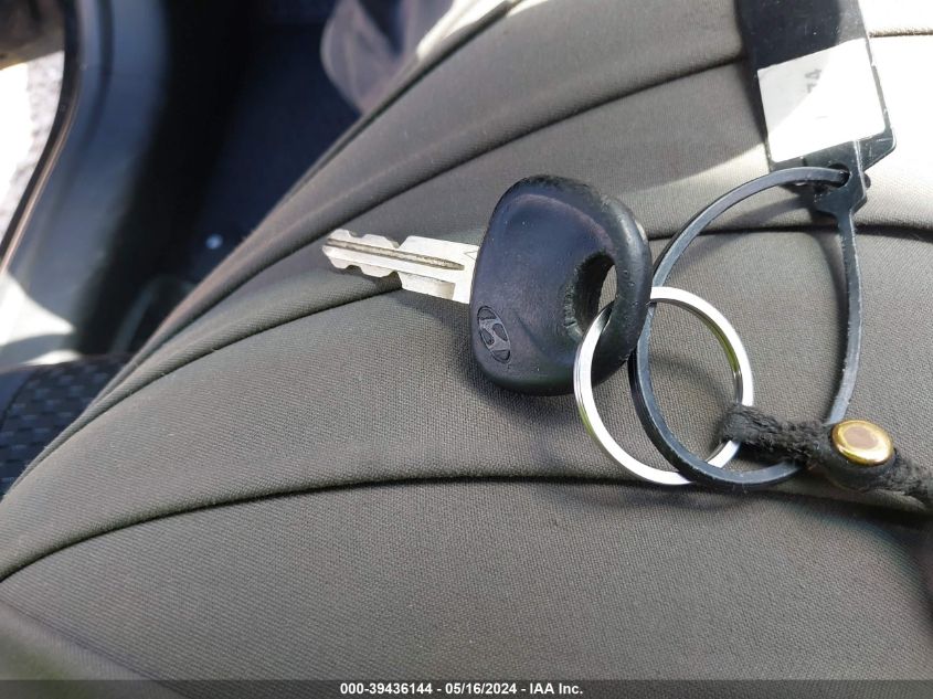 2010 Hyundai Accent Gs VIN: KMHCM3AC3AU152405 Lot: 39436144