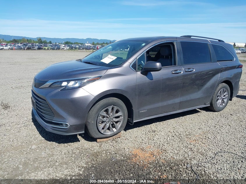 2021 TOYOTA SIENNA XLE - 5TDJSKFC3MS035940