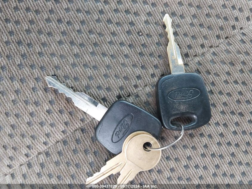 2002 Ford F-150 Xl/Xlt VIN: 1FTRX17242KA60032 Lot: 39437829