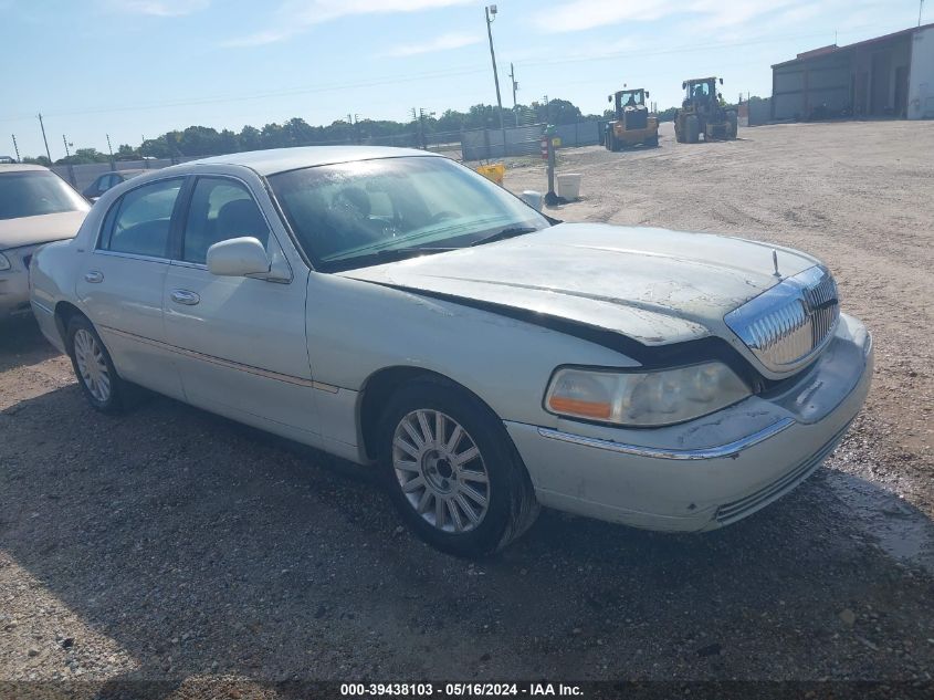 2005 Lincoln Town Car Signature VIN: 1LNHM81W45Y648180 Lot: 39438103