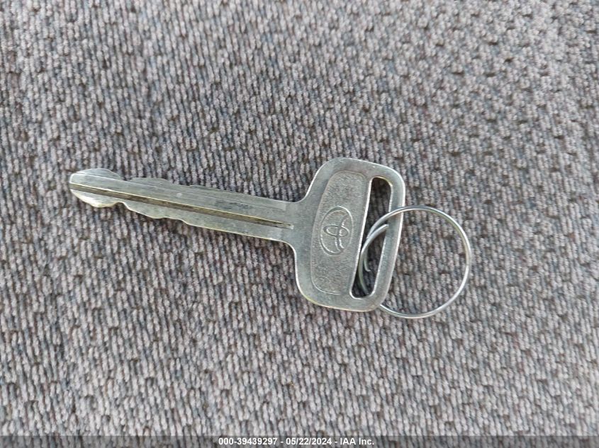 2002 Toyota Tundra Sr5 V8 VIN: 5TBBT44162S294524 Lot: 39439297