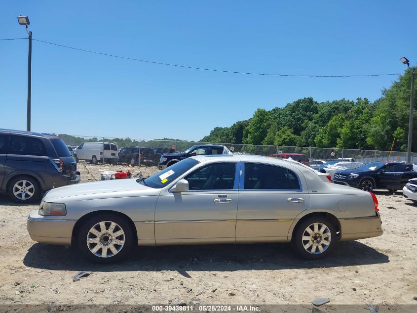 2005 Lincoln Town Car Signature Limited VIN: 1LNHM82W55Y667240 Lot: 39439811