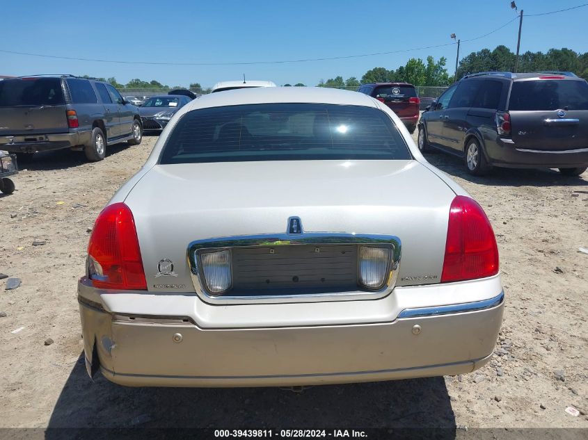 2005 Lincoln Town Car Signature Limited VIN: 1LNHM82W55Y667240 Lot: 39439811