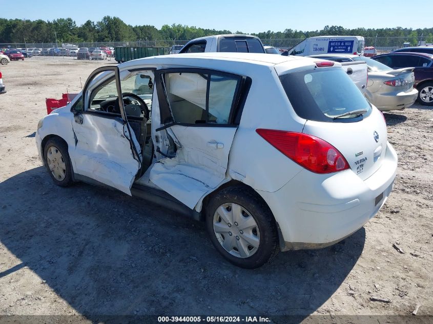 2009 Nissan Versa 1.8S VIN: 3N1BC13E09L358215 Lot: 39440005