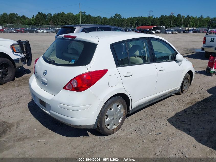 2009 Nissan Versa 1.8S VIN: 3N1BC13E09L358215 Lot: 39440005