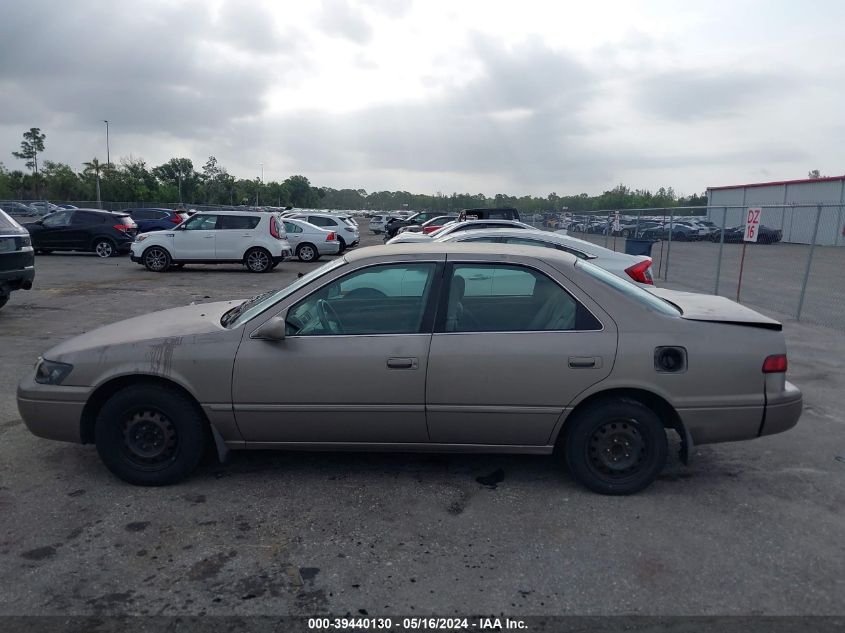 1999 Toyota Camry Le VIN: JT2BG22KXX0275568 Lot: 39440130