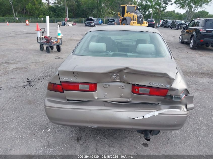 1999 Toyota Camry Le VIN: JT2BG22KXX0275568 Lot: 39440130