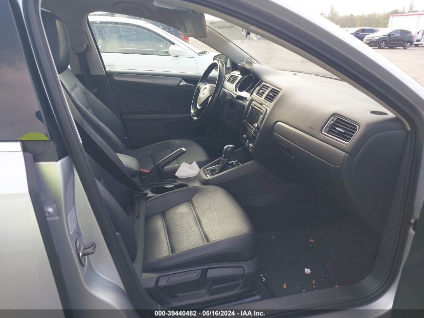 2015 VOLKSWAGEN JETTA 2.0L TDI SE - 3VWLA7AJXFM201594