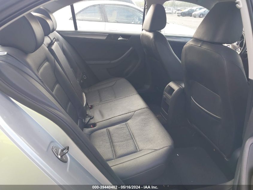 2015 VOLKSWAGEN JETTA 2.0L TDI SE - 3VWLA7AJXFM201594