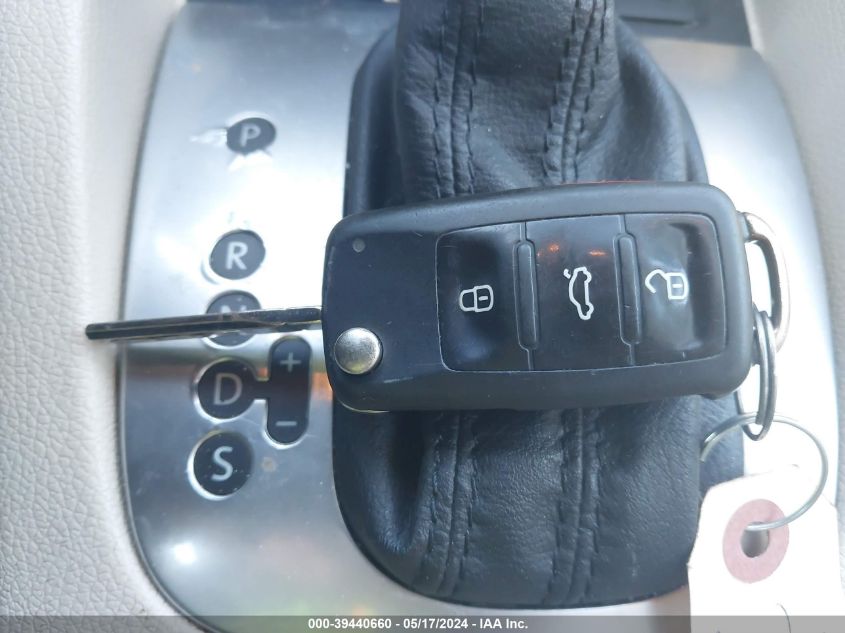 2014 Volkswagen Eos Komfort VIN: WVWBW8AH5EV003819 Lot: 39440660