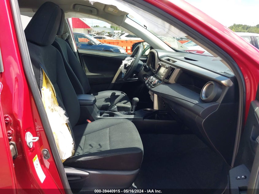 2015 TOYOTA RAV4 LE - JTMBFREV5FJ034504
