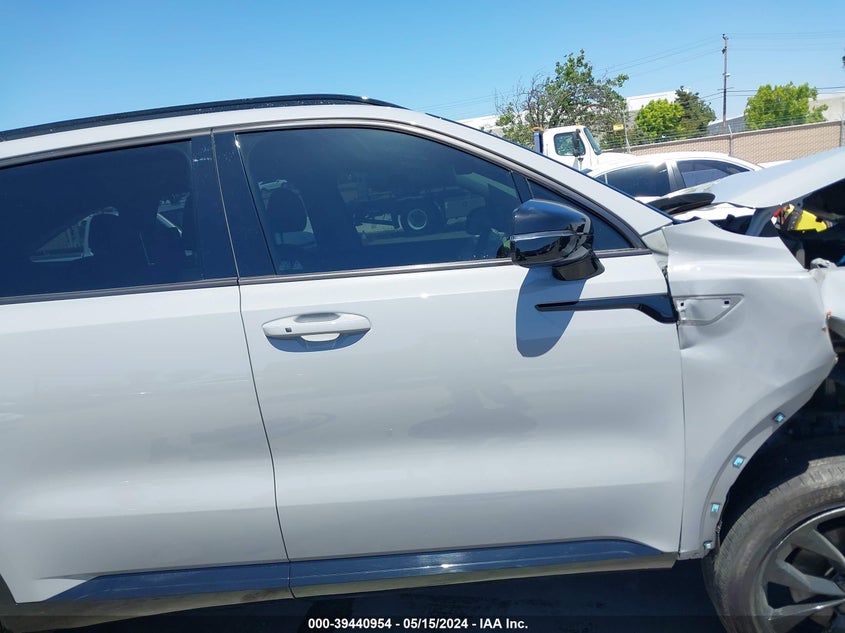VIN 5XYRKDLF4NG099562 2022 KIA SORENTO SX