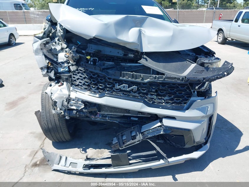 VIN 5XYRKDLF4NG099562 2022 KIA SORENTO SX