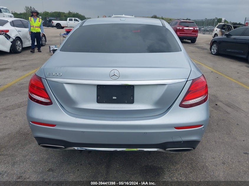VIN WDDZF4JB0JA337718 2018 MERCEDES-BENZ E 300