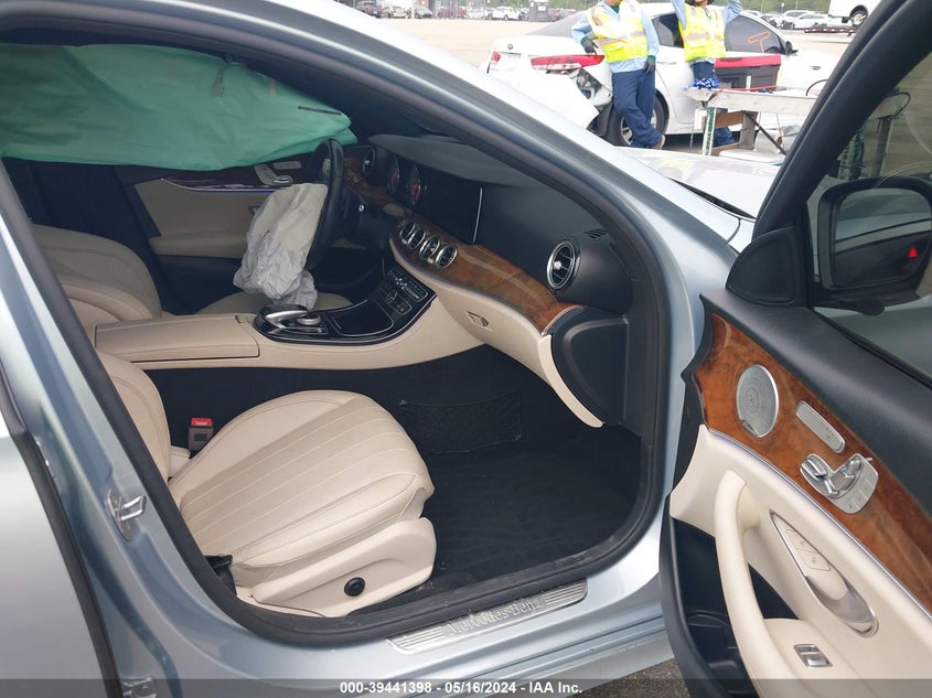 VIN WDDZF4JB0JA337718 2018 MERCEDES-BENZ E 300
