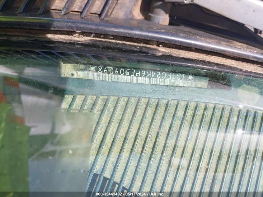 1993 GMC Sierra C2500 VIN: 1GTFC24K6PE509998 Lot: 39441492