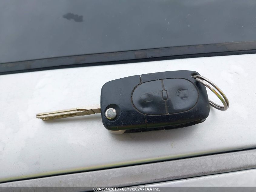 2000 Audi A4 1.8 T VIN: WAUDC28DXYA15071 Lot: 39442010